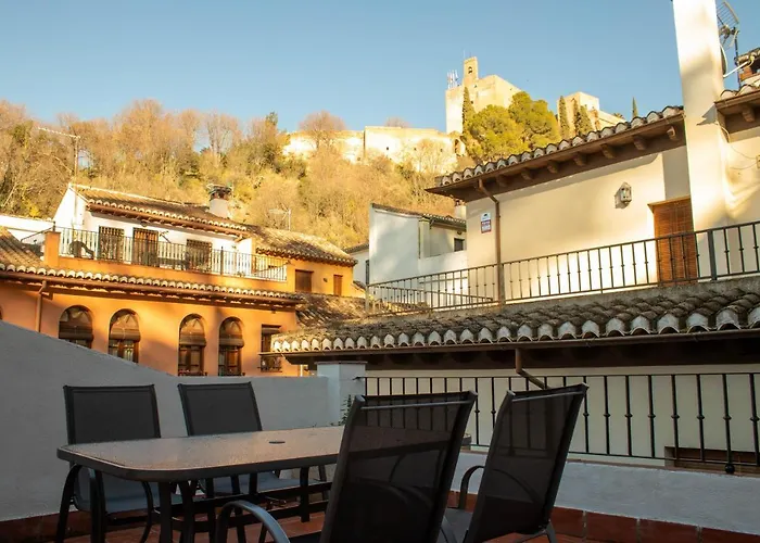 Ático con terraza en Cuesta Gomérez